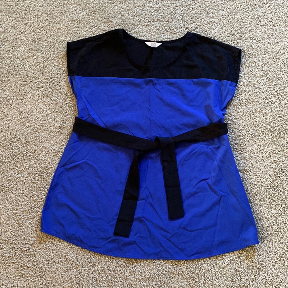 Black and blue short sleeve maternity top
